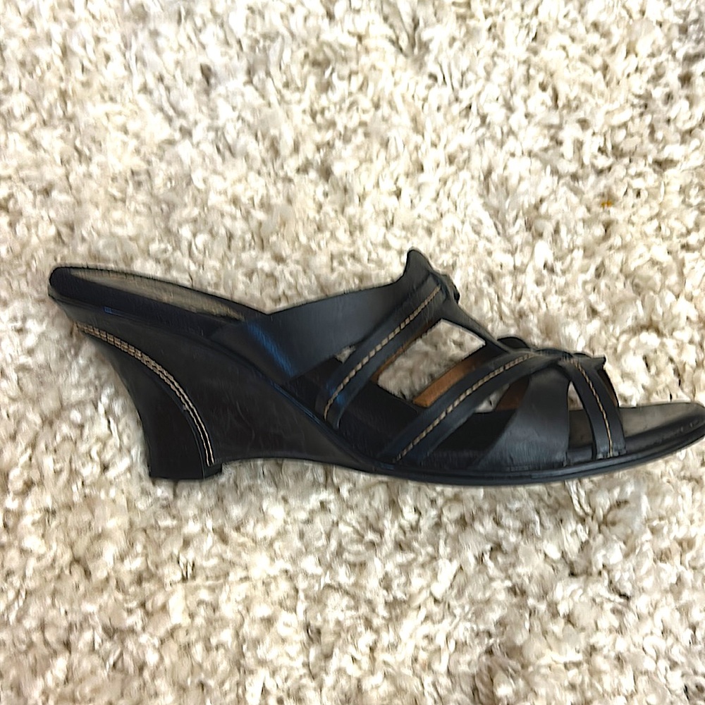 Perfect Black Sandals - Picture 4 of 6